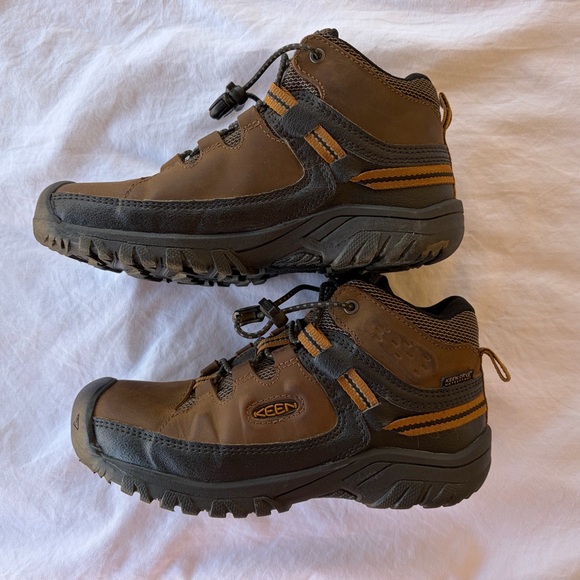 Keen Other - Keen Child Brown and Black Hiking Boots Size 2 Great Condition!